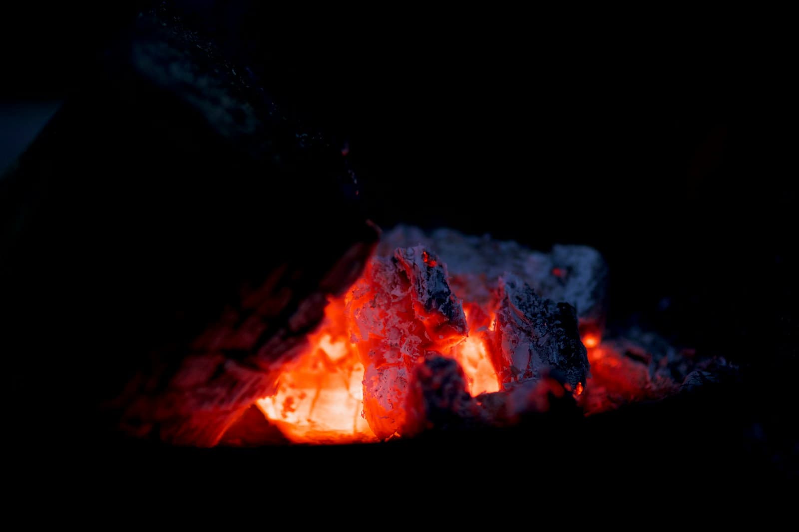 1200°C High-Temperature Thermal Carbon Pyrolysis Embers